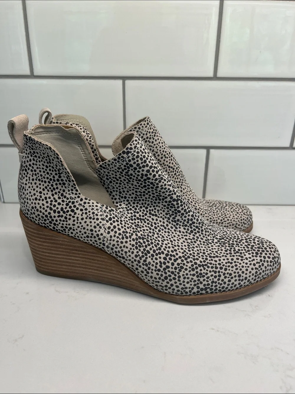 Toms Tan and Black Speckled Wedge Booties